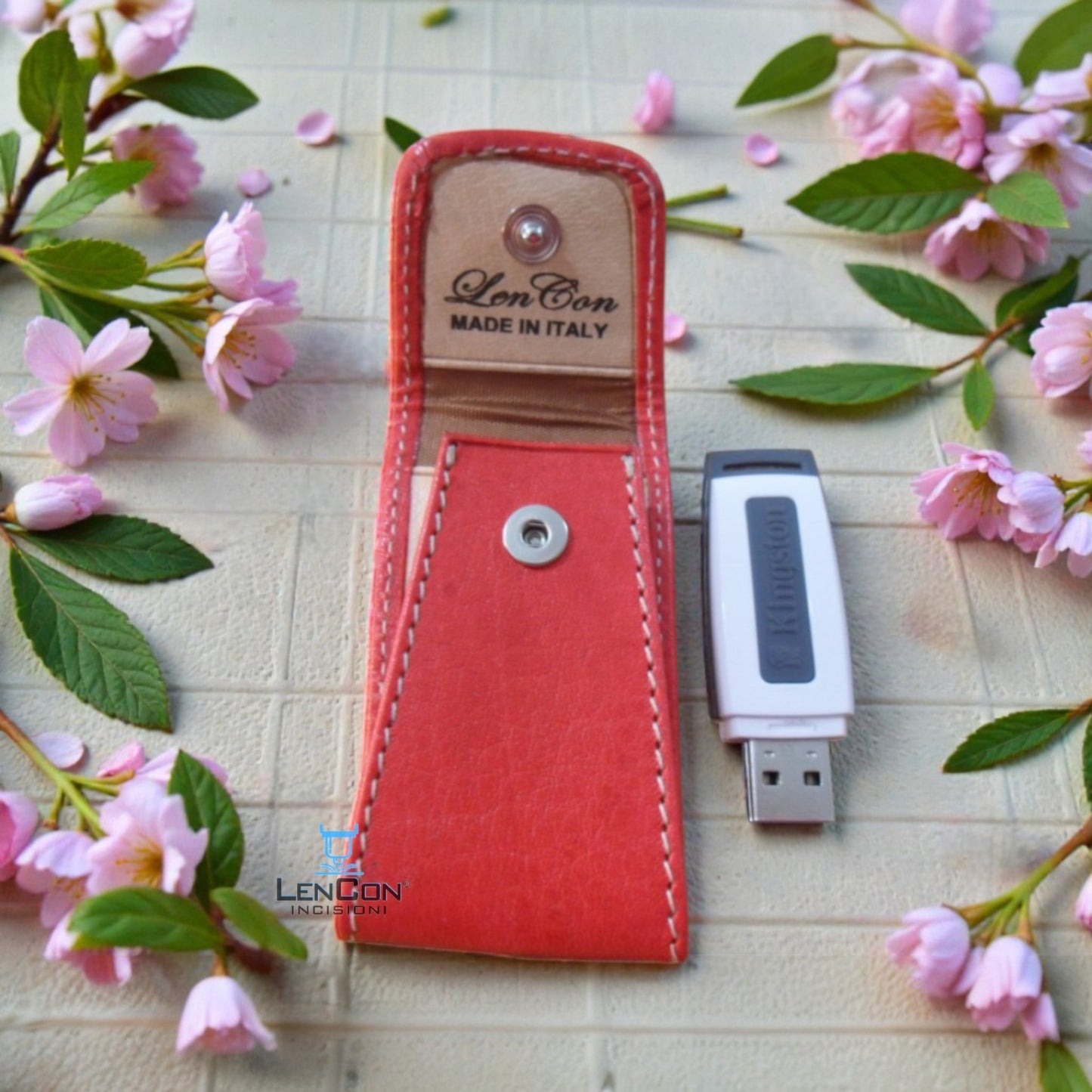 Portachiavi Multiuso in Vero Cuoio Rosso – Porta Chiavetta USB o Telecomando – Made in Italy